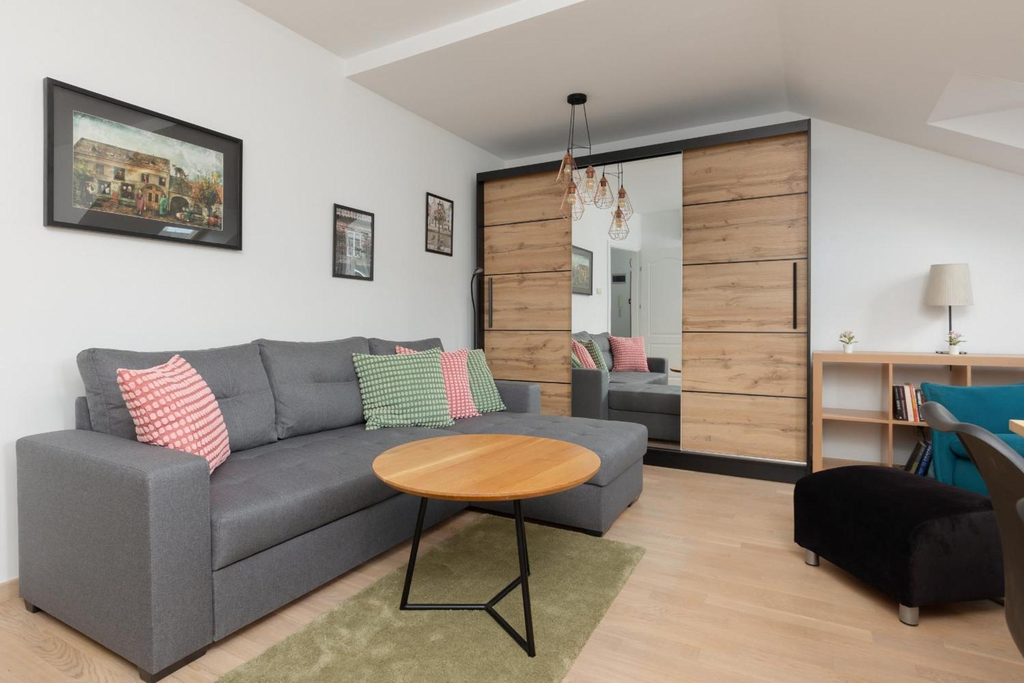 Family In With 3 Bedrooms & Ac Near Metro Stoklosy By Renters * Warschau