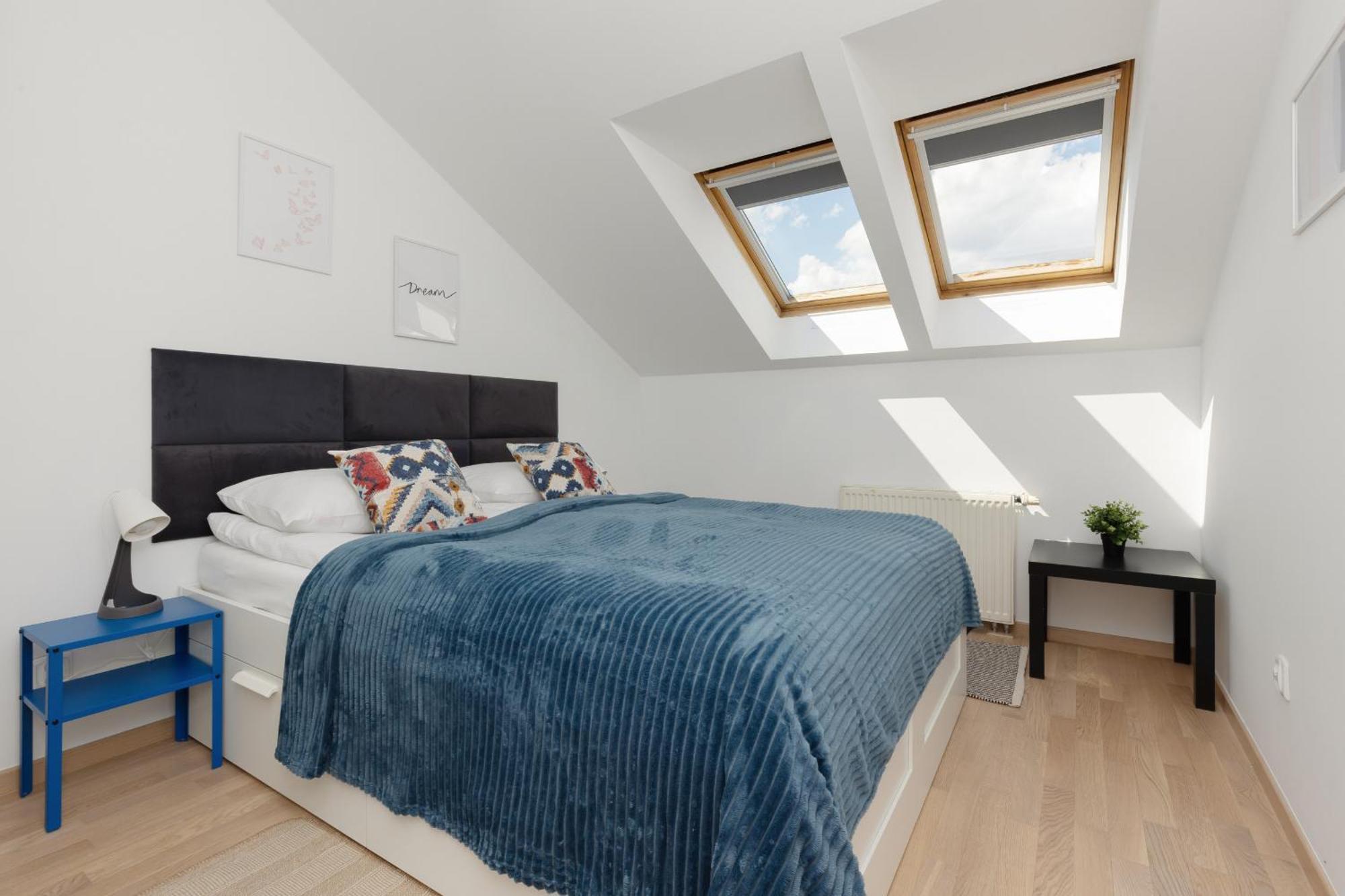 Family In With 3 Bedrooms & Ac Near Metro Stoklosy By Renters Apartment Warschau