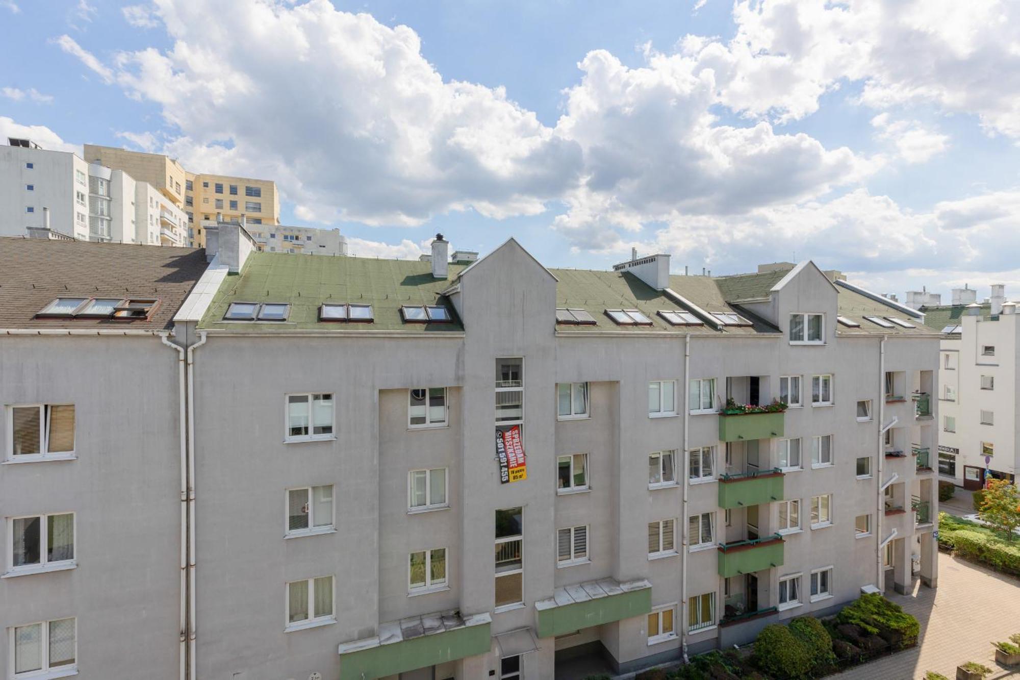 Family In With 3 Bedrooms & Ac Near Metro Stoklosy By Renters Апартаменти