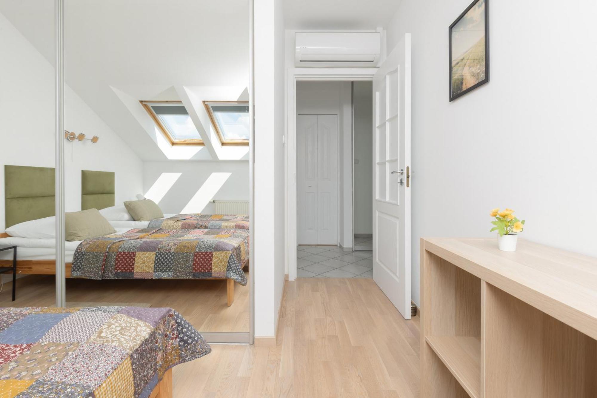 Апартаменти Family In With 3 Bedrooms & Ac Near Metro Stoklosy By Renters Варшава