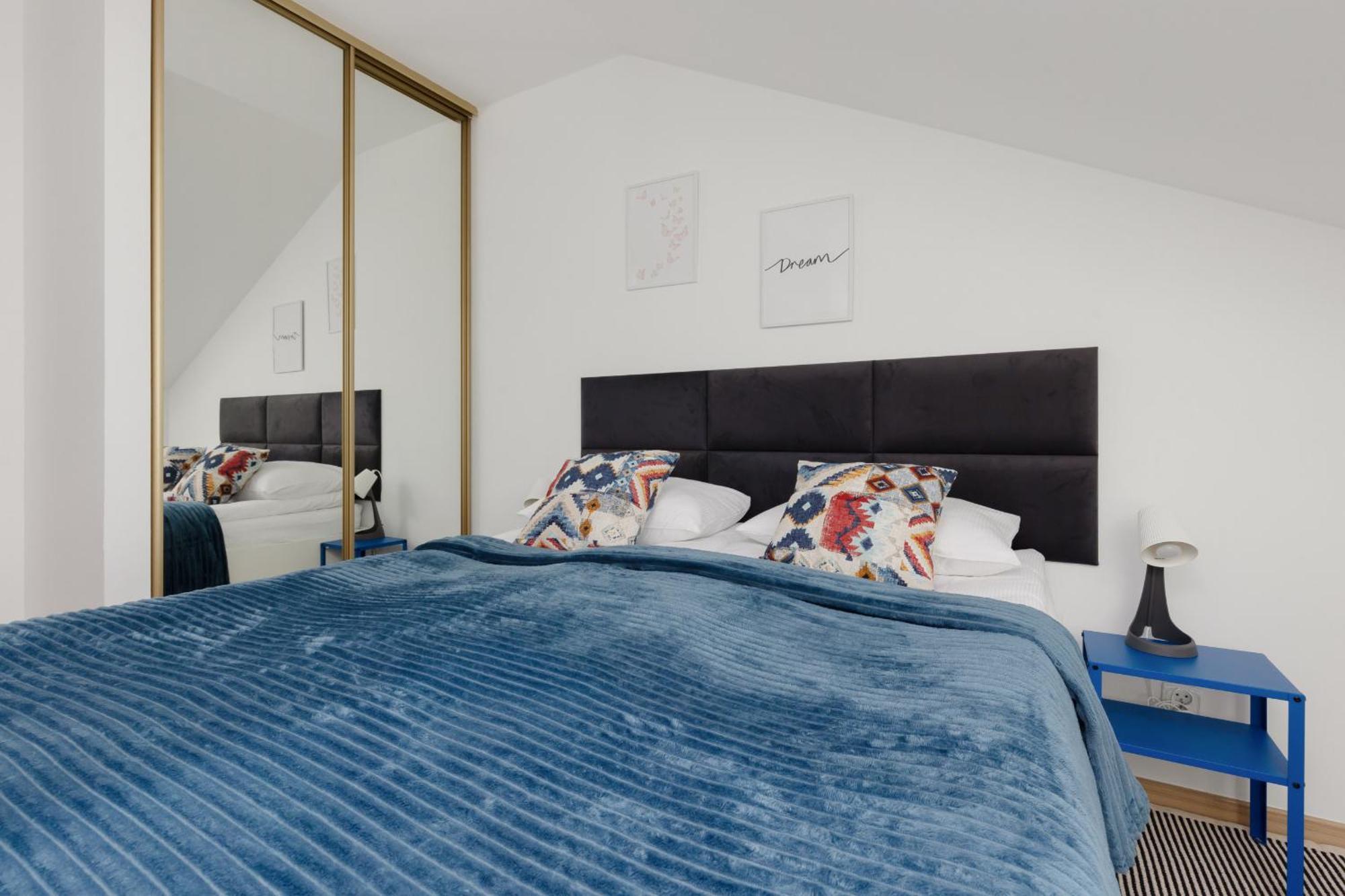Family In With 3 Bedrooms & Ac Near Metro Stoklosy By Renters Апартаменти *