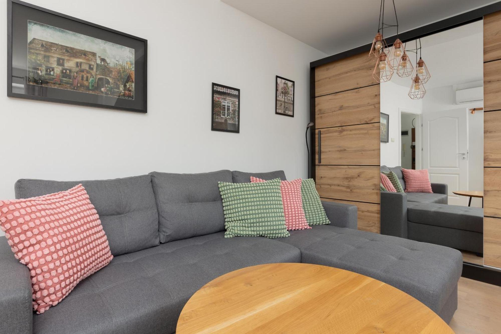 Family In With 3 Bedrooms & Ac Near Metro Stoklosy By Renters Варшава