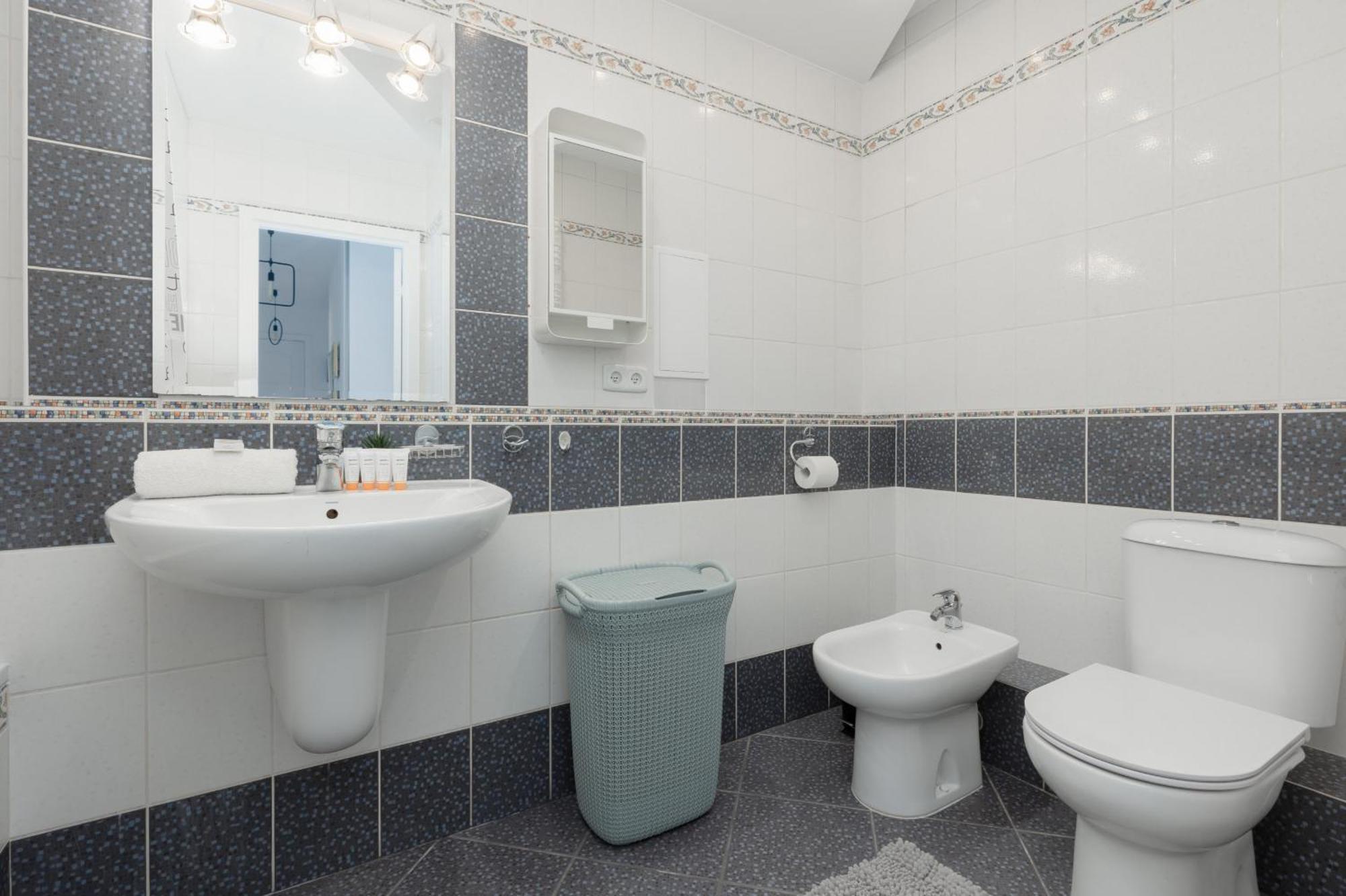 Апартаменти Family In With 3 Bedrooms & Ac Near Metro Stoklosy By Renters Варшава