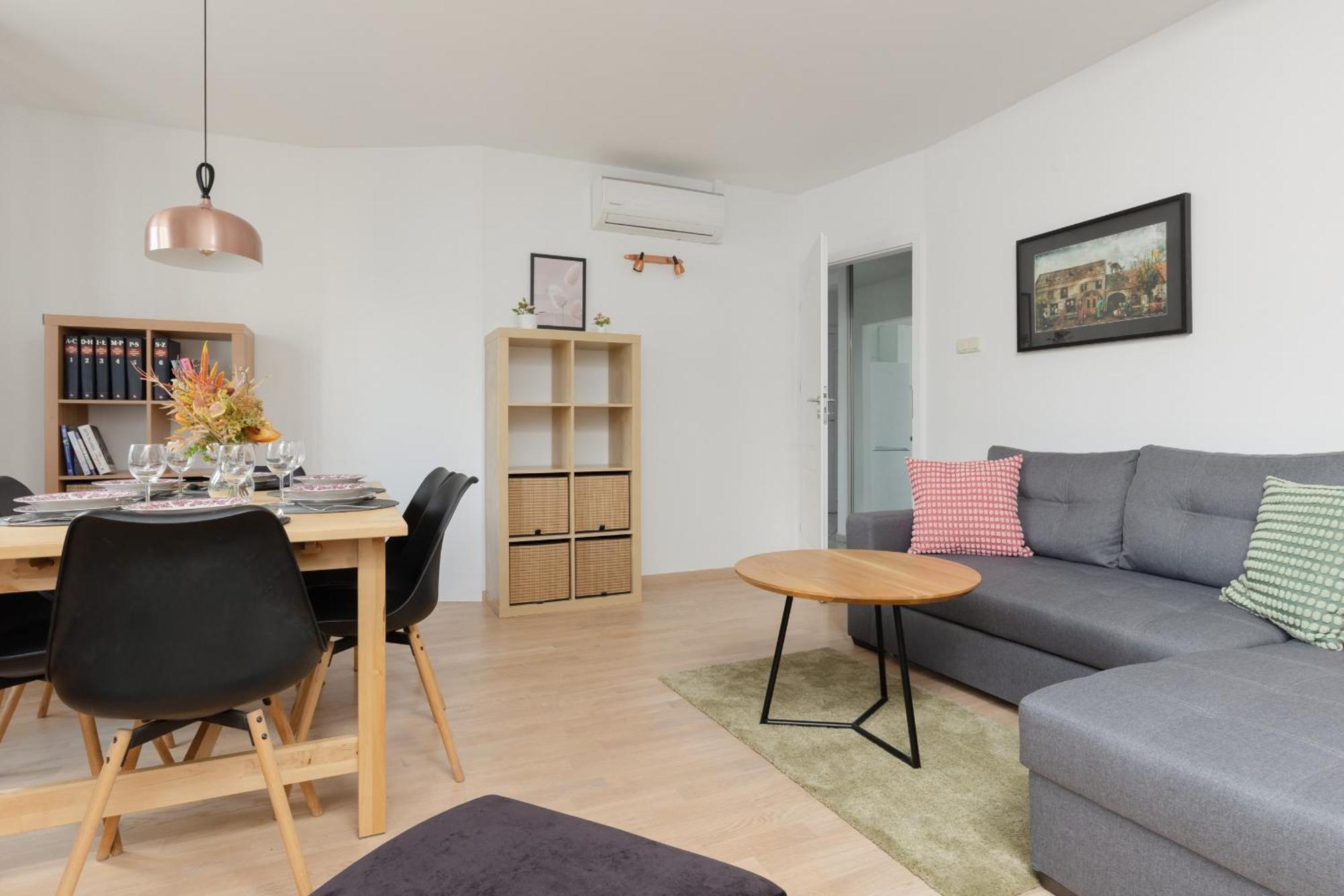 Leilighet Family In With 3 Bedrooms & Ac Near Metro Stoklosy By Renters Warszawa